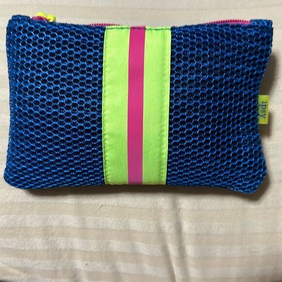 IPSY travel or cosmetic bag, tassle zipper pull NWOT - Picture 2 of 3